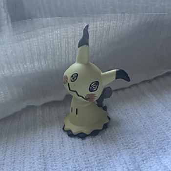 I collect every figure and plush of Mimikyu that I see, this one is my favourite simple figure of him that I own. Since he is my favourite little guy I really wanted to make him.